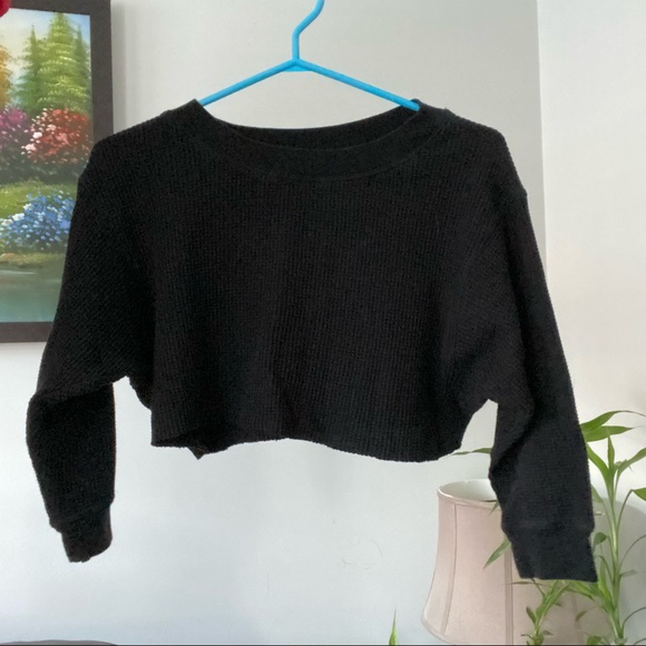 Uniqlo cropped black waffle-knit sweater with 3/4 length sleeves - Picture 3 of 3